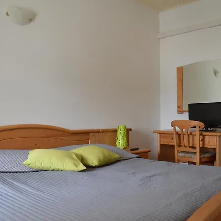 Guest house Kolarin Slano