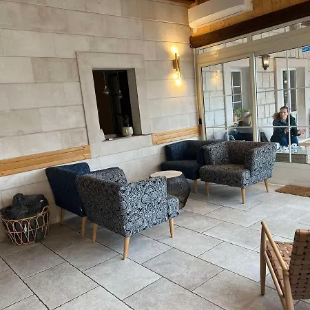 Kolarin Guest house