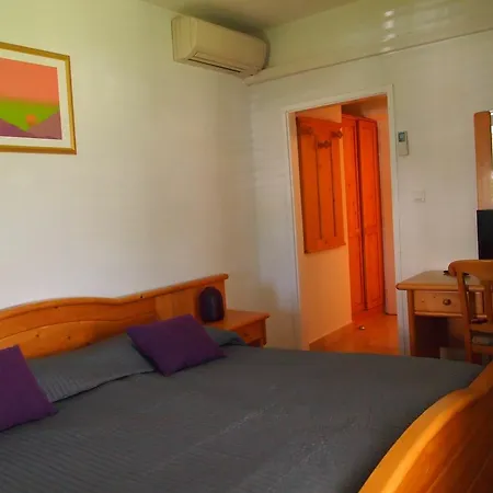 Guest house Kolarin Slano